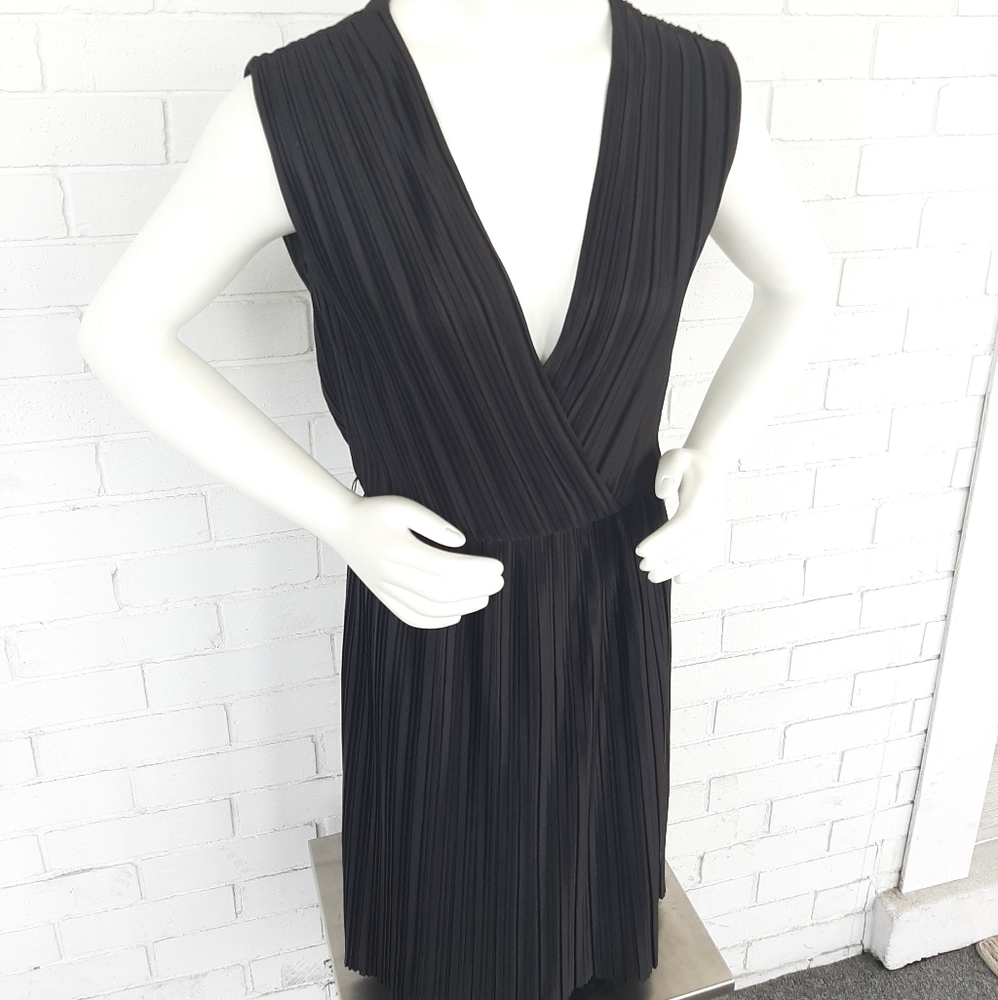 🖤Pleated Dress🖤 - Picture 9 of 12